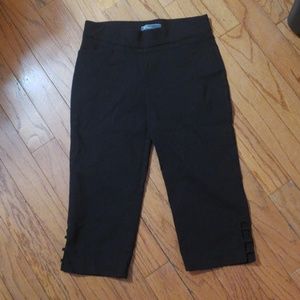 Black capris